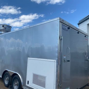 Amazing 20-Foot Commissary Food Trailer with 6 Sinks!
