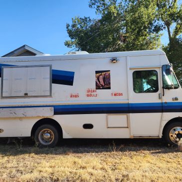 Food Truck with Full Kitchen Built in 2021