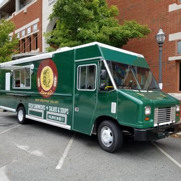 Beautiful 32' Ford StepVan Sandwich Food Truck