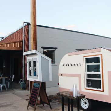 SERVE DRINKS EIGHT BEER DRAFT TAPS GREAT BUILD