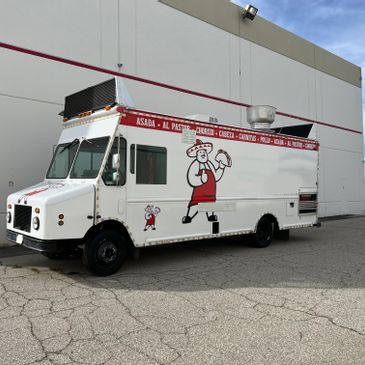 2000 Freightliner Food Truck w/ 2018 Kitchen Build-out