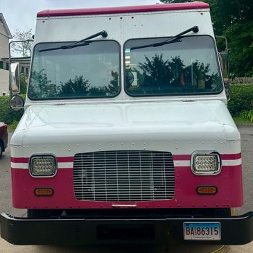 Turnkey, low-mileage, loaded food truck built new