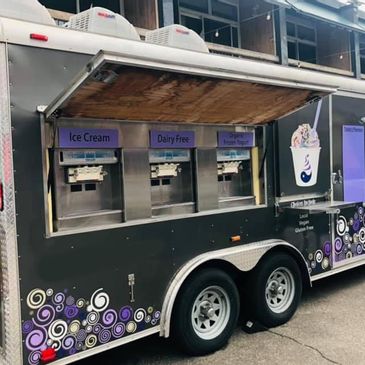 Frozen yogurt/ice cream trailer