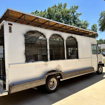 2000 Food Truck with Freightliner VCL Chassis
