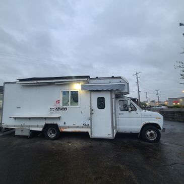 Ford E-350 Kitchen Food Truck
