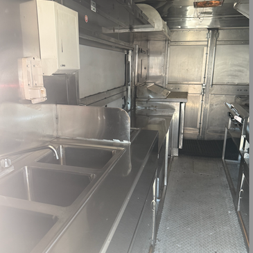 FOOD TRUCK For Sale: 2016 Ford F59 Fully Equipped