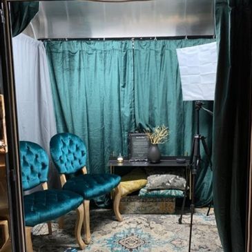 Mobile photo studio/food truck