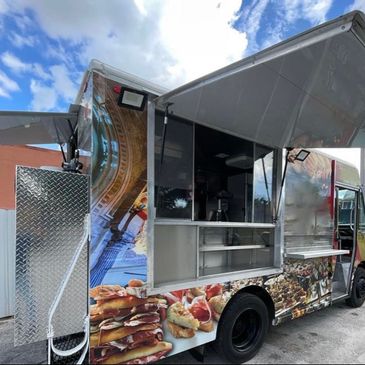 All-Purpose 2006 Workhorse Food Truck for Sale