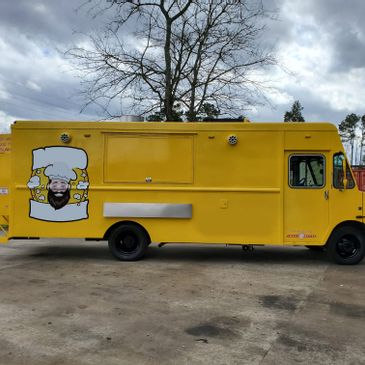23ft Workhorse Food Truck (New Engine)
