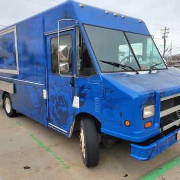 2000 Freightliner MT35 Food Truck with 2020 Commercial Kitchen