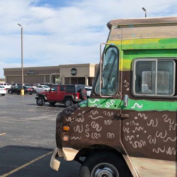 76 ford p400 Cheeseburger Truck