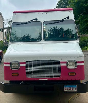 Turnkey, low-mileage, loaded food truck built new